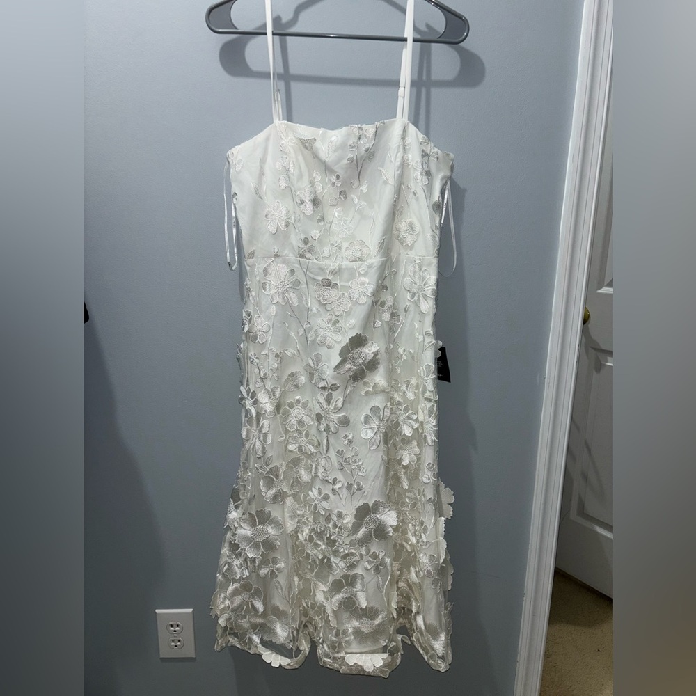 NEVER WORN WHITE FLORAL LULUS DRESS SIZE L